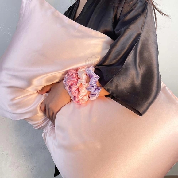 Luxury GIFT set 100% Silk Pillow Case, Sleeping Eye Mask, Scrunchies - Picture 3 of 13